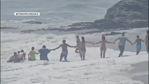 Cadena humana para salvar a un niño Cadena humana para salvar a un niño