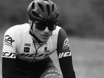 El ciclista francés Noa Sartis, ciclista de 16 años, a escasos metros de la meta