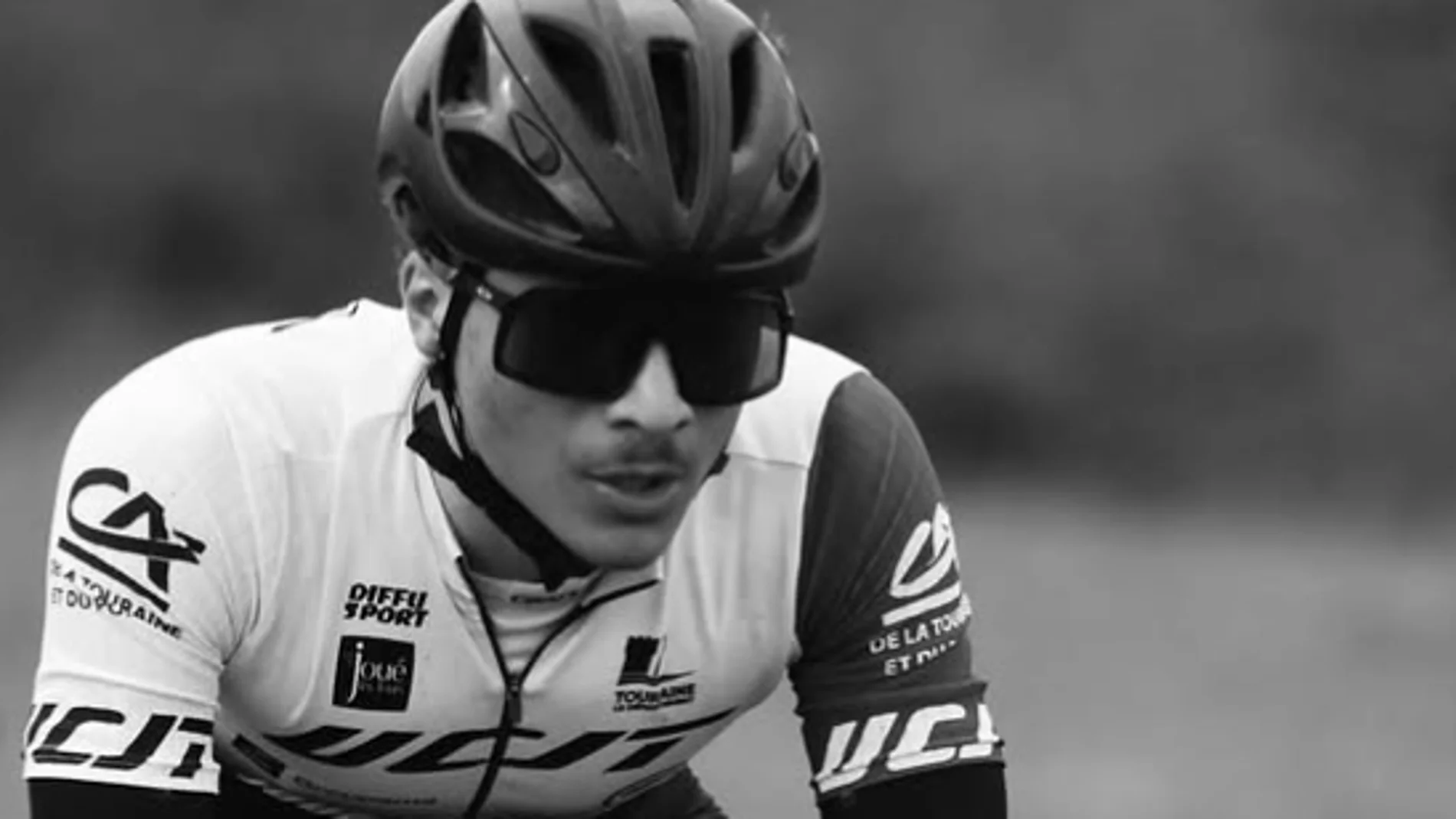 El ciclista francés Noa Sartis, ciclista de 16 años, a escasos metros de la meta El ciclista francés Noa Sartis, ciclista de 16 años, a escasos metros de la meta