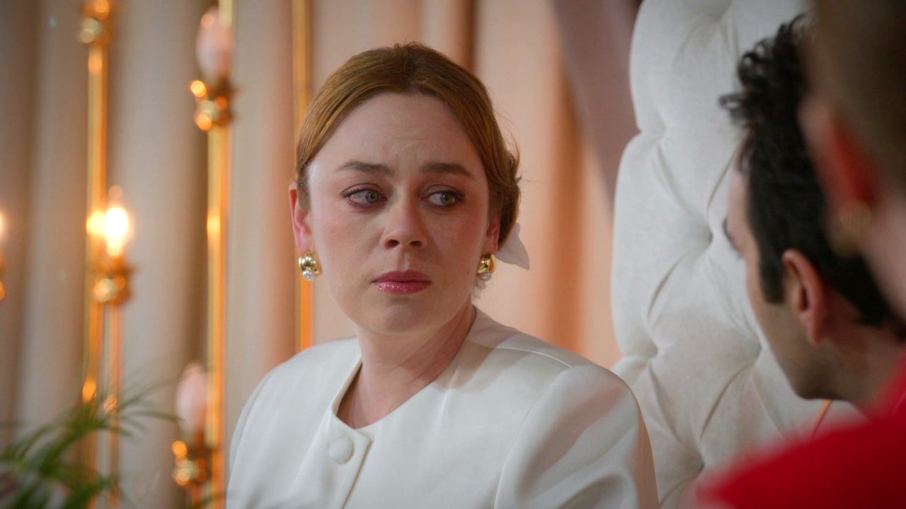 Bahar deja a Evren plantado en el altar mientras a Timur le da un infarto: “No puedo hacerlo” Bahar deja a Evren plantado en el altar mientras a Timur le da un infarto: “No puedo hacerlo”