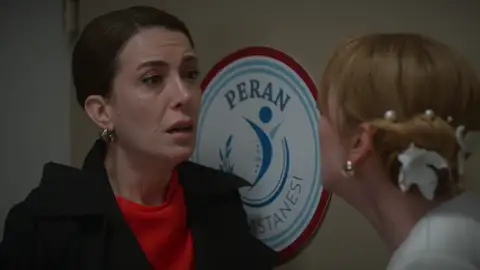 Bahar confiesa a Çagla el verdadero motivo por el que no se ha casado con Evren: “Me duele en el alma” Bahar confiesa a Çagla el verdadero motivo por el que no se ha casado con Evren: “Me duele en el alma”