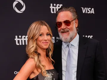 Russell Crowe y Britney Theriot en el estreno de "Nuremberg" en el Festival Internacional de Cine de Toronto Russell Crowe y Britney Theriot en el estreno de "Nuremberg" en el Festival Internacional de Cine de Toronto