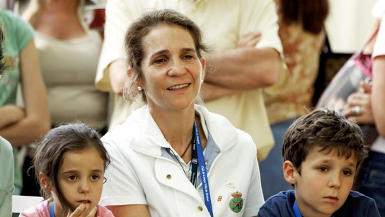 La infanta Elena con sus hijos, Victoria Federica y Froilán La infanta Elena con sus hijos, Victoria Federica y Froilán