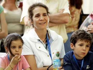 La infanta Elena con sus hijos, Victoria Federica y Froilán La infanta Elena con sus hijos, Victoria Federica y Froilán