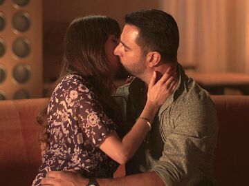 El plan de Patricia sale a la perfecci&oacute;n: Julia besa a David y la mujer los pilla&hellip; &iexcl;infraganti!