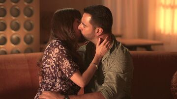 El plan de Patricia sale a la perfección: Julia besa a David y la mujer los pilla… ¡infraganti!