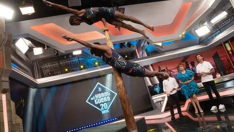 ¡Increíble! Los medallistas Nacionales de Mallakhamb llegan a El Hormiguero ¡Increíble! Los medallistas Nacionales de Mallakhamb llegan a El Hormiguero