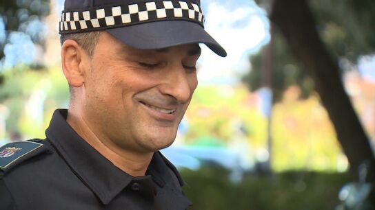 Polic&iacute;a Local de Sevilla salva la vida de un beb&eacute;
