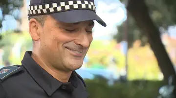 Policía Local de Sevilla salva la vida de un bebé Policía Local de Sevilla salva la vida de un bebé