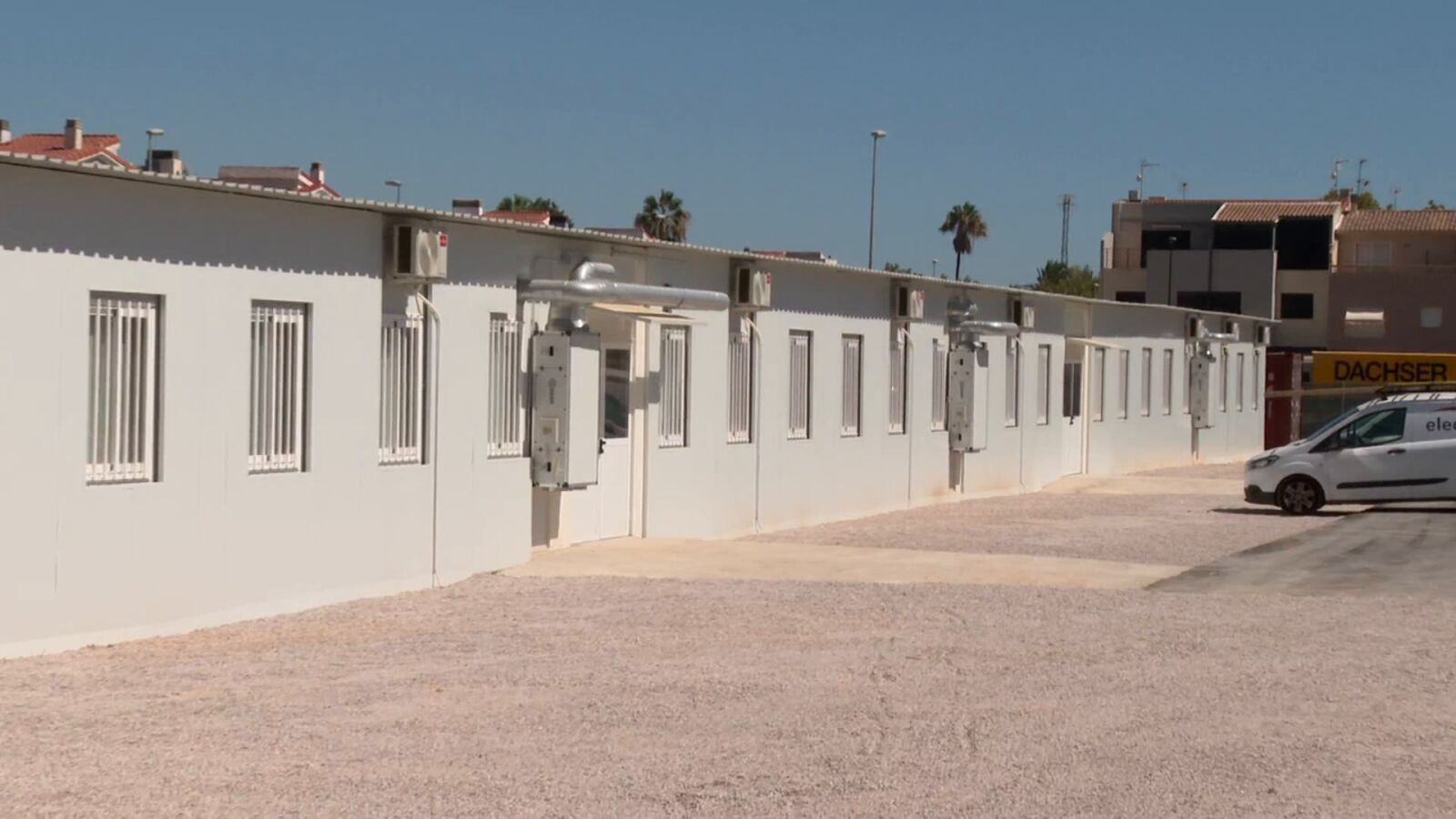 Familias de Alfafar afectadas por la DANA no quieren llevar a sus hijos a clase en barracones: 