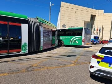 Colisión del metro y un autobús en el PTS de Granada