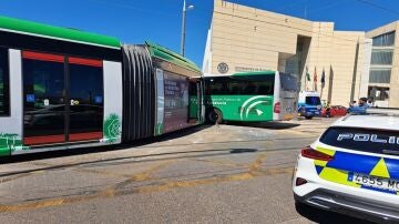 Colisión del metro y un autobús en el PTS de Granada