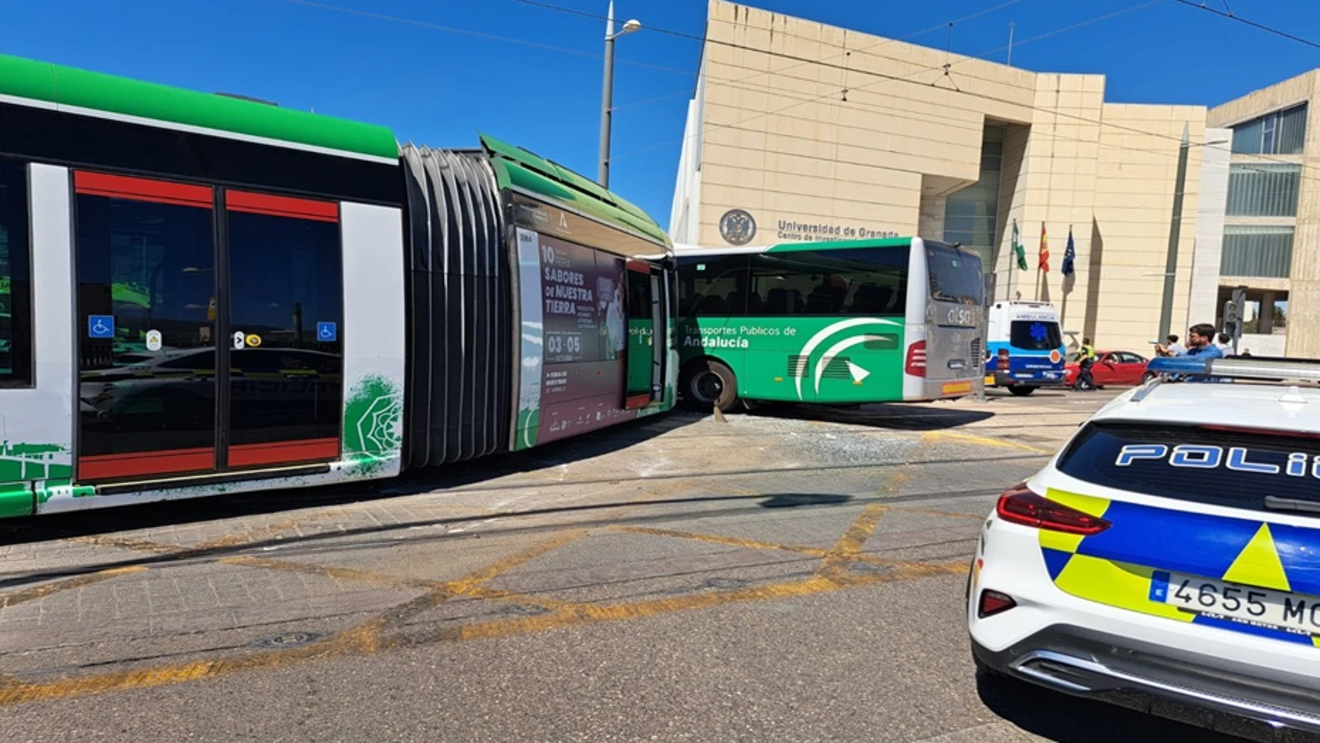Colisión del metro y un autobús en el PTS de Granada Colisión del metro y un autobús en el PTS de Granada