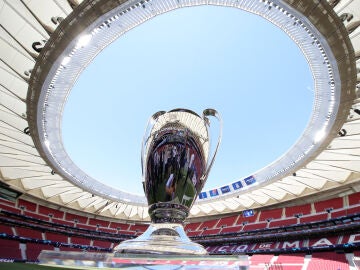 El trofeo de la Champions, en el Metropolitano el 1 de junio de 2019