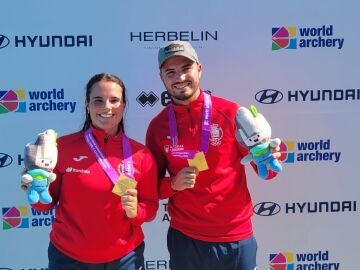 Elia Canales y Andrés Temiño tras ganar el campeonato del mundo, 