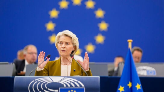 La presidenta de la Comisi&oacute;n Europea, Ursula von der Leyen, durante su intervenci&oacute;n en el debate sobre el Estado de la Uni&oacute;n (SOTEU) en el pleno del Parlamento Europeo en Estrasbugo (Francia).REMITIDA / HANDOUT por PHILIPPE BUISSIN / EUROPEAN PARLIAMENTFotograf&iacute;a remitida a medios de comunicaci&oacute;n exclusivamente para ilustrar la noticia a la que hace referencia la imagen, y citando la procedencia de la imagen en la firma10/09/2025