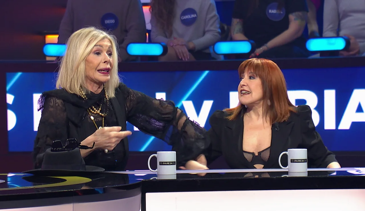 Bibiana Fernández bromea al ver sentada a Loles León: “Esto lo teníamos que haber probado porque parece que la llevo al parque”