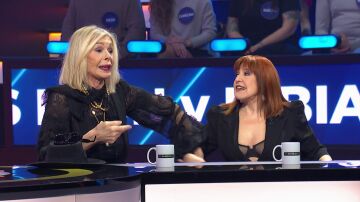 Bibiana Fernández bromea al ver sentada a Loles León: “Esto lo teníamos que haber probado porque parece que la llevo al parque”