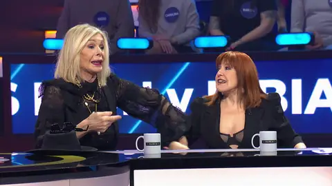 Bibiana Fernández bromea al ver sentada a Loles León: “Esto lo teníamos que haber probado porque parece que la llevo al parque” Bibiana Fernández bromea al ver sentada a Loles León: “Esto lo teníamos que haber probado porque parece que la llevo al parque”