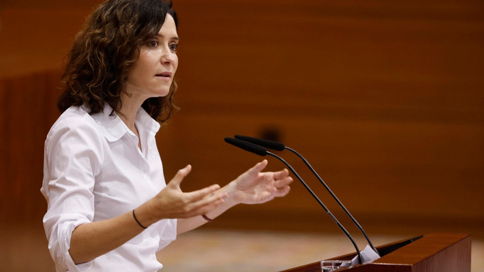 Tenso rifirrafe en el pleno entre Díaz Ayuso y la oposición: 