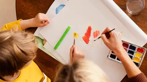 Niños pintando Niños pintando