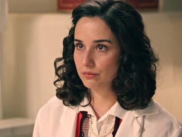 Luis reorganiza el trabajo en el laboratorio para pasar el menor tiempo posible con Cristina, &iexcl;no quiere m&aacute;s problemas con Luz!