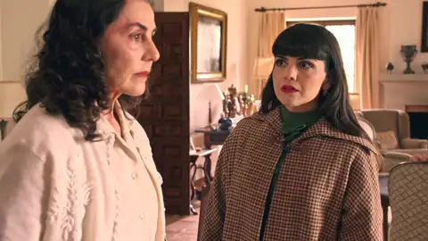 Gema se presenta en casa de Digna y descubre… ¡su golpe en la cara! Gema se presenta en casa de Digna y descubre… ¡su golpe en la cara!