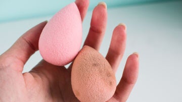 Esponja de maquillaje sucia
