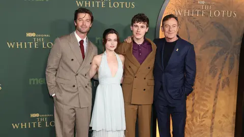 Patrick Schwarzenegger, Sarah Catherine Hook, Sam Nivola y Jason Isaacs Patrick Schwarzenegger, Sarah Catherine Hook, Sam Nivola y Jason Isaacs