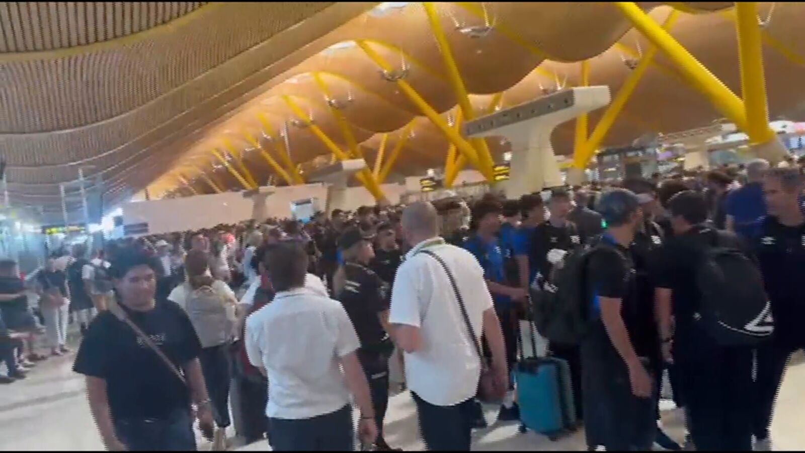 Barajas recupera la normalidad tras las colas de más de hora y media por la huelga de vigilantes de seguridad