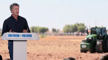 Feijóo elige a cuatro mujeres para elaborar un Libro Blanco del Medio Rural junto al sector primario Feijóo elige a cuatro mujeres para elaborar un Libro Blanco del Medio Rural junto al sector primario