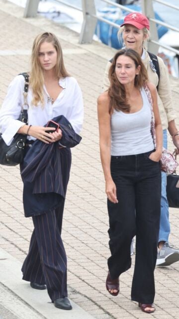 Irene Urdangarin y la infanta Elena en Sanxenxo