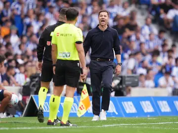 Xabi Alonso, descontento tras la expulsión a Huijsen Xabi Alonso, descontento tras la expulsión a Huijsen
