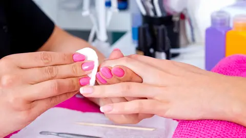 Retirar manicura semipermanente Retirar manicura semipermanente