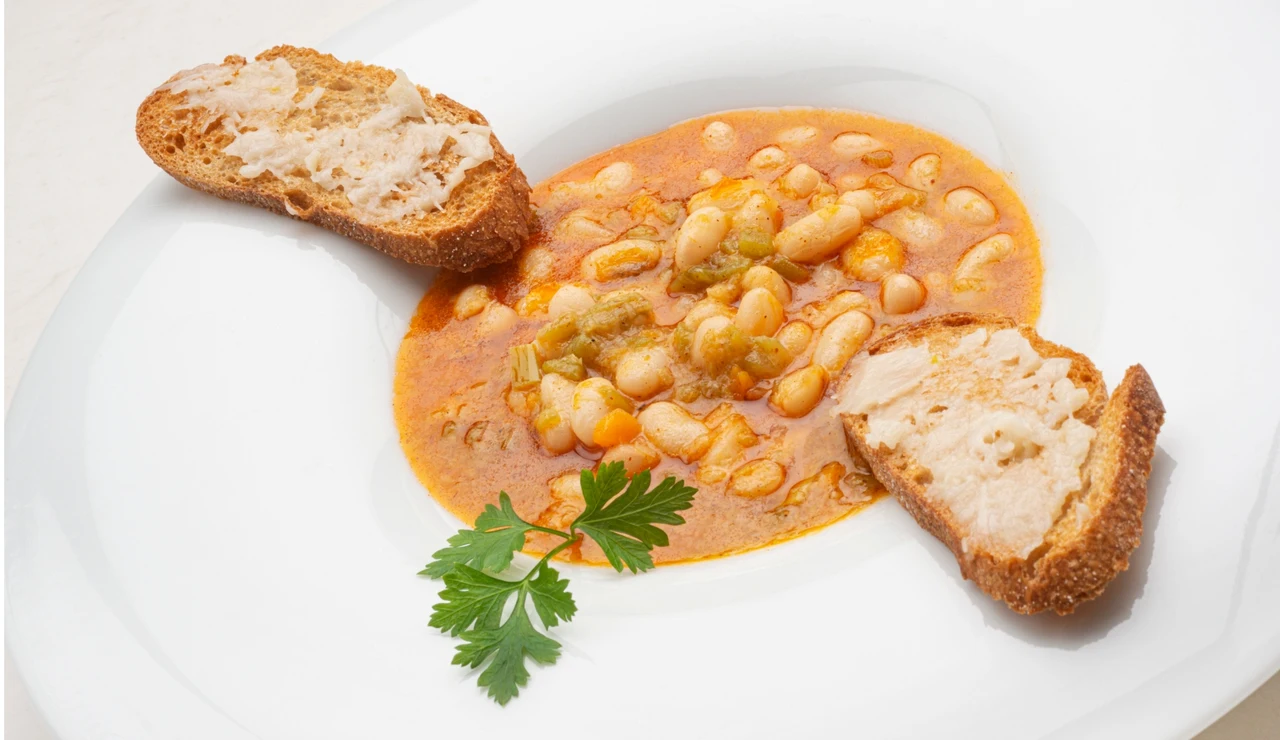 Karlos Arguiñano arranca la temporada con una receta de pochas con refrito de pimentón