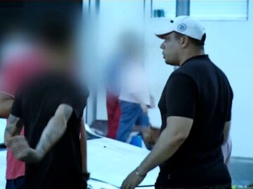 M&aacute;xima tensi&oacute;n y una potencial batalla campal: accedemos a la vivienda de los padres que encontraron cristales en un potito 