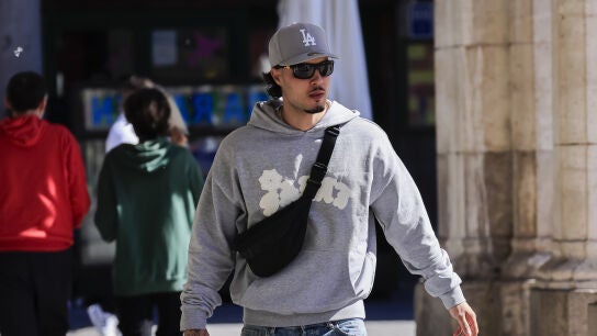 Carlo Costanzia por la calle