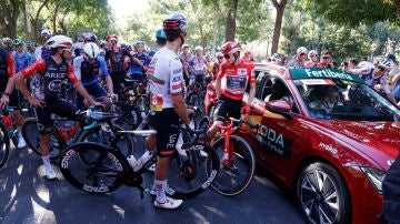 Altercados en la vuelta ciclista.