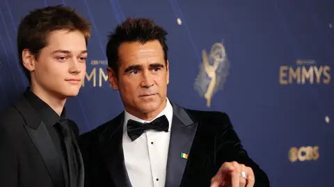 Colin Farrel junto a su hijo Henry en los Emmy Colin Farrel junto a su hijo Henry en los Emmy