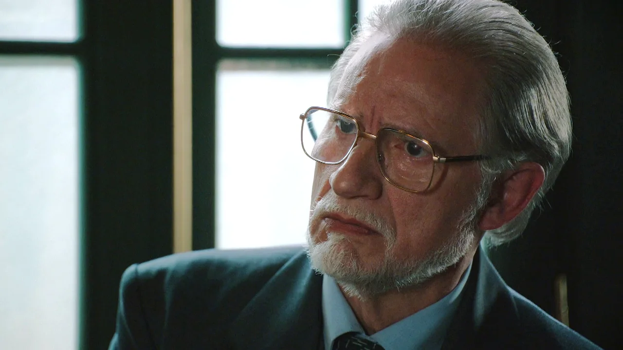 Tasio, hundido tras la muerte de su madre, se enfrenta a Damián: “Usted no nos ha querido nunca a ninguno de los dos”