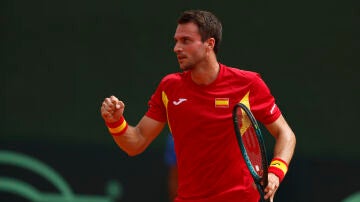 Pedro Martínez celebra un punto ante Holger Rune en Marbella