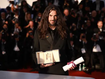 Oliver Laxe, ganador del premio del jurado con Sirat en el Festival de Cannes Oliver Laxe, ganador del premio del jurado con Sirat en el Festival de Cannes