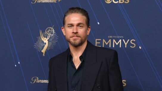 Charlie Hunnam en los Premios Emmy