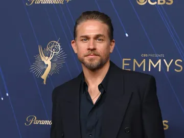 Charlie Hunnam en los Premios Emmy Charlie Hunnam en los Premios Emmy