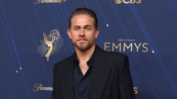 Charlie Hunnam en los Premios Emmy