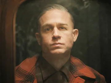 Charlie Hunnam en Monstruo: La historia de Ed Gein Charlie Hunnam en Monstruo: La historia de Ed Gein