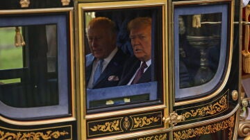 Rey Carlos III y Trump en carruaje hacia Windsor