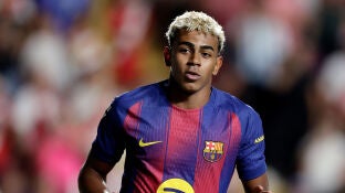 Lamine Yamal con la camiseta del Barcelona