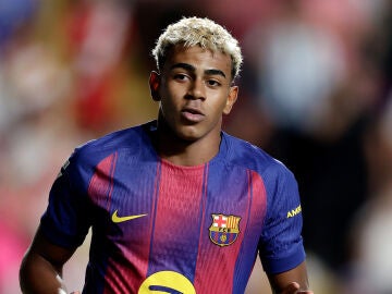 Lamine Yamal con la camiseta del Barcelona