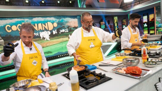 "Soy muy bueno en la cocina": Camilo saca sus dotes de chef junto a David de Jorge en El Hormiguero
